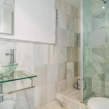 2 Bedroom Awesome In Apartment Marbella