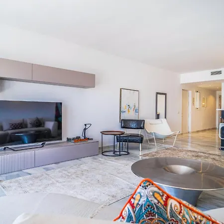 2 Bedroom Awesome In Appartement *